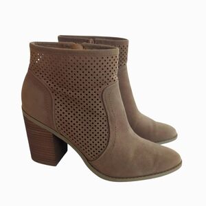 Universal Thread Crissy Faux Suede Laser-Cut Heeled Ankle Booties 8.5 Taupe Brow